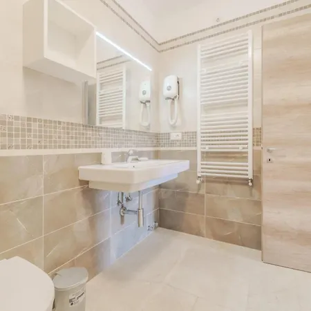 Mia Daire Casa Ajali